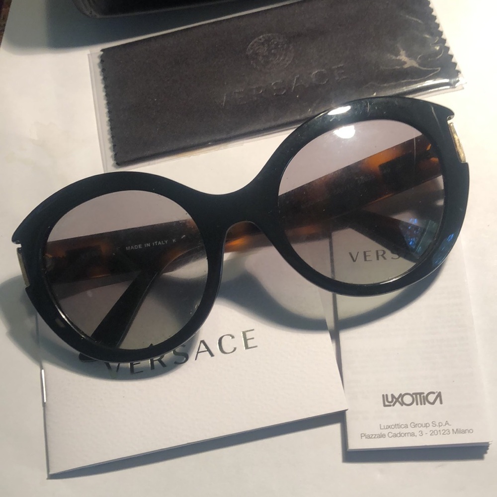 Versace Gianni Couture Jackie O style tortoiseshell sunglasses, hard case, box - Picture 11 of 12